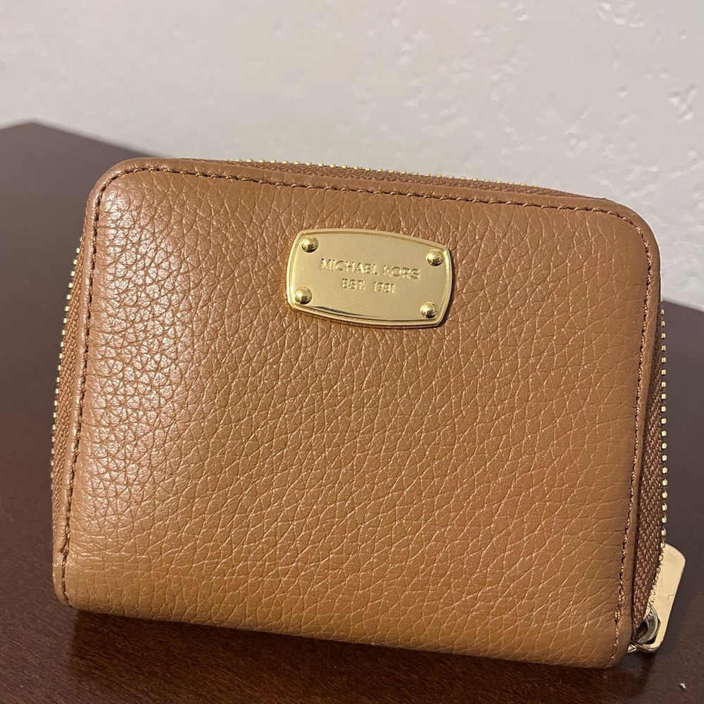 Michael Kors small wallet (never used)